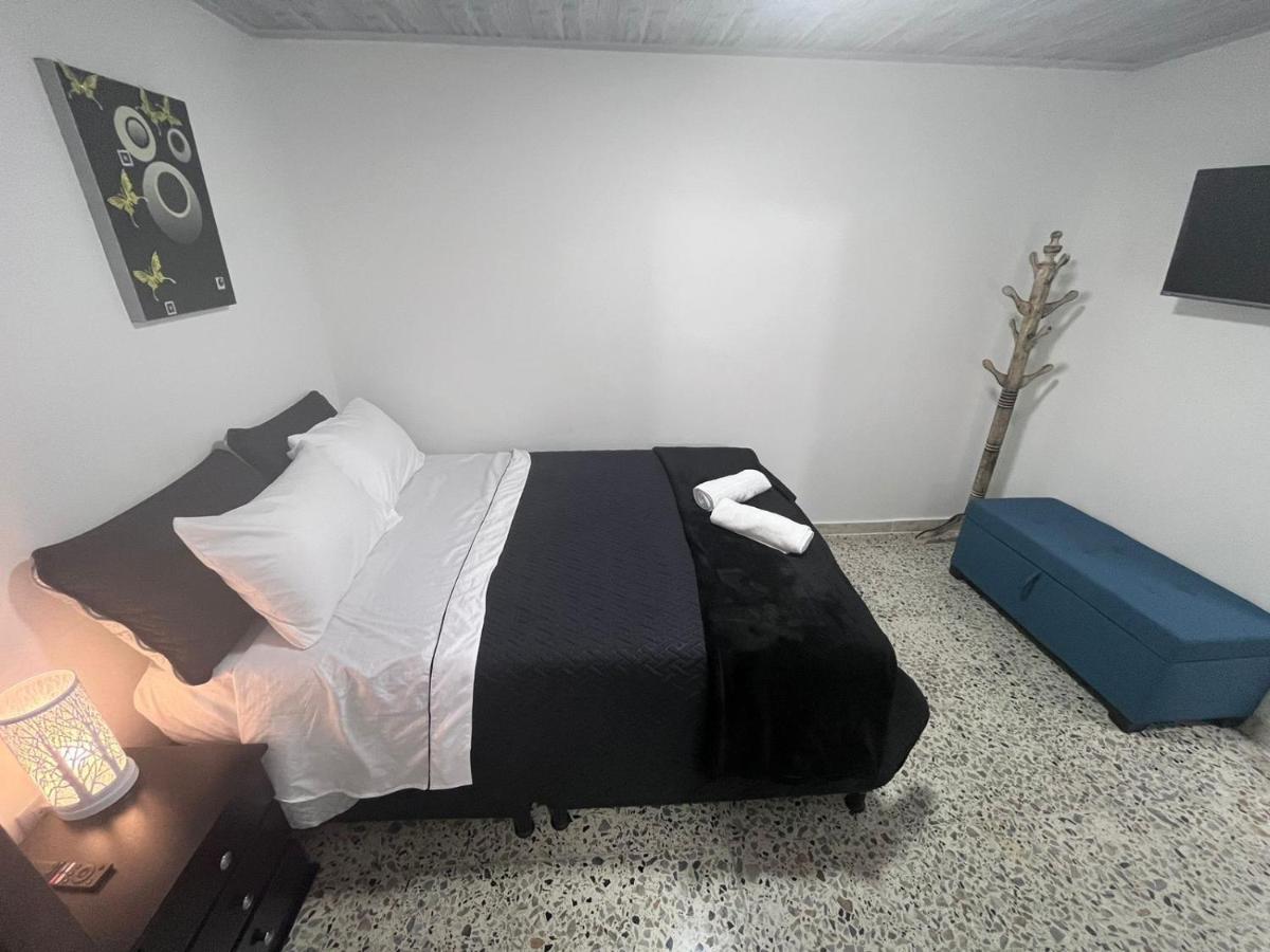 Hotel Edificio Santamarta Medellín Zewnętrze zdjęcie