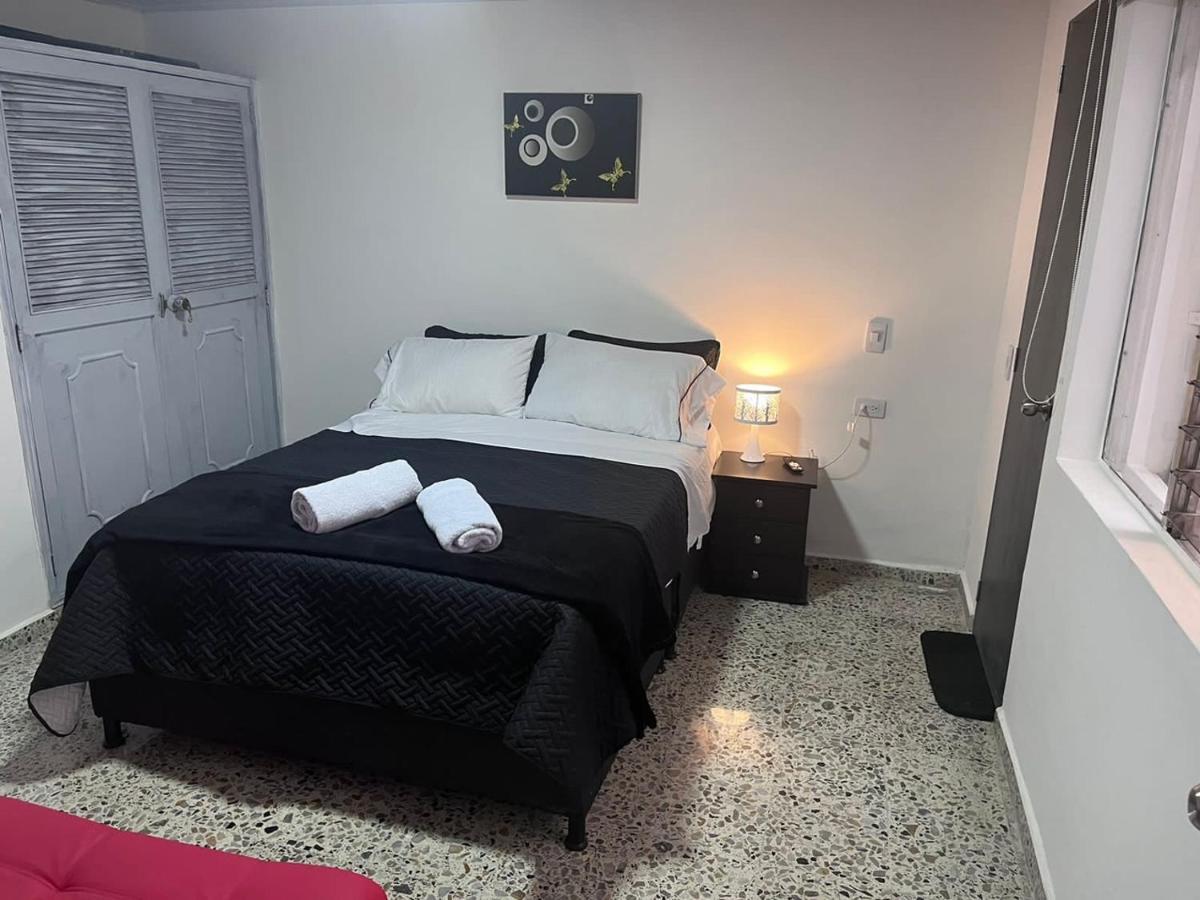 Hotel Edificio Santamarta Medellín Zewnętrze zdjęcie