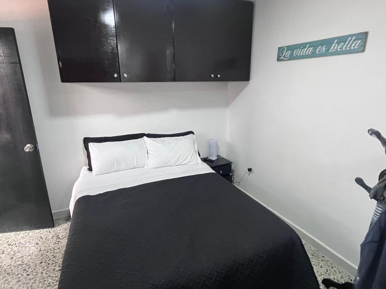 Hotel Edificio Santamarta Medellín Zewnętrze zdjęcie